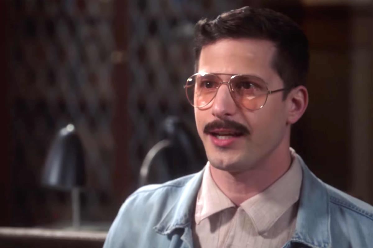 Brooklyn Nine Nine Returns See Jake Undercover As A Library Pervert