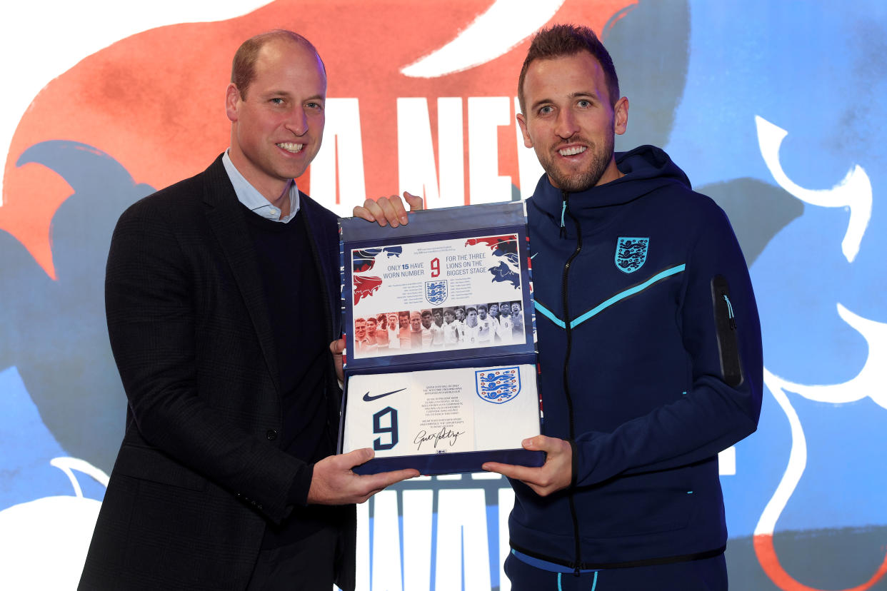 BURTON UPON TRENT, ENGLAND - NOVEMBER 14: Prince William, Prince of Wales presents an England shirt to Harry Kane of England at St George's Park on November 14, 2022 in Burton upon Trent, England. (Photo by Eddie Keogh - The FA/The FA via Getty Images)
