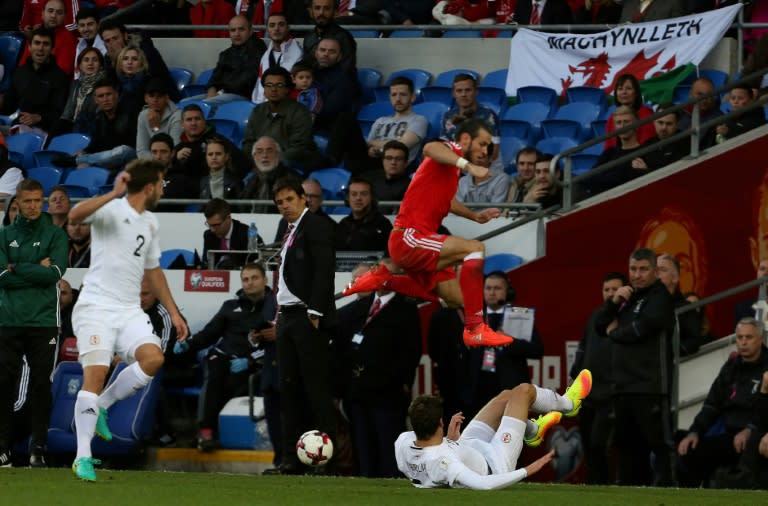 Wales will be at full strength for their World Cup qualifying match against Ireland with Real Madrid talisman Gareth Bale (2R) fit after a spell on the sidelines