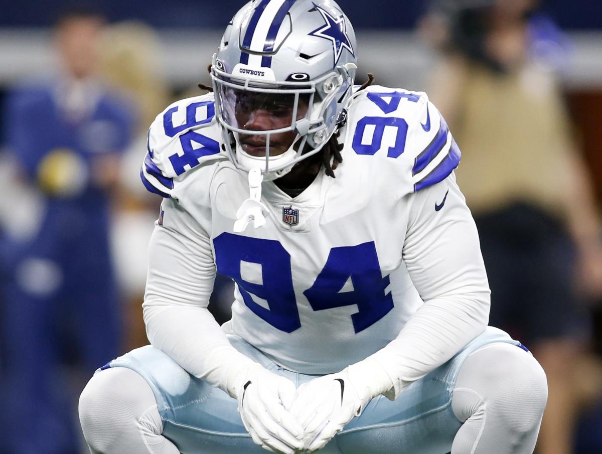 Dallas Cowboys' DeMarcus Lawrence suffers broken foot