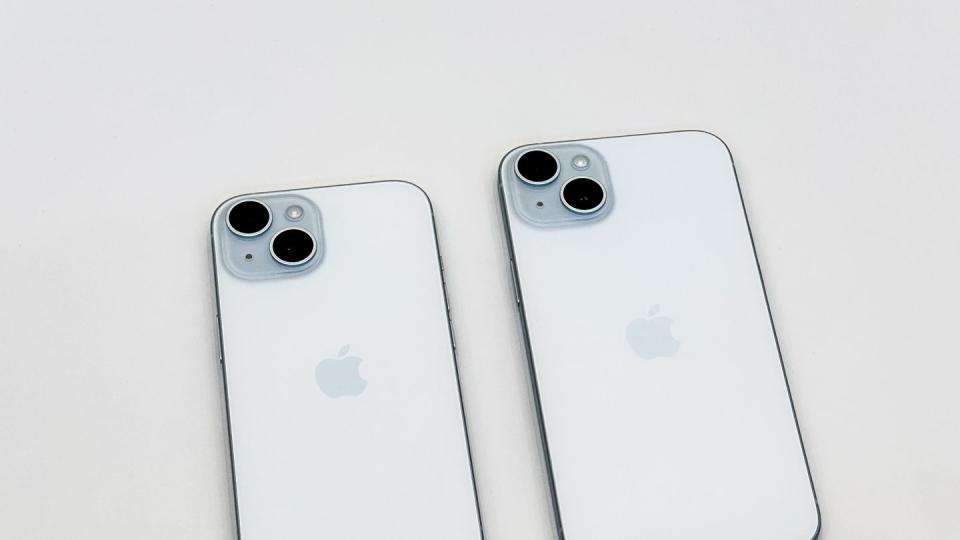 iphone 15 size compared to the iphone 15 plus