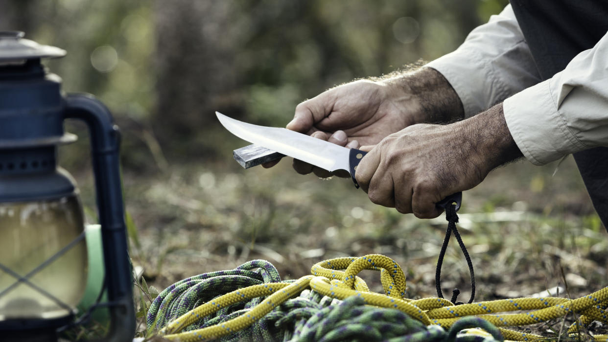  How to sharpen a camping knife: sharpening a knife. 