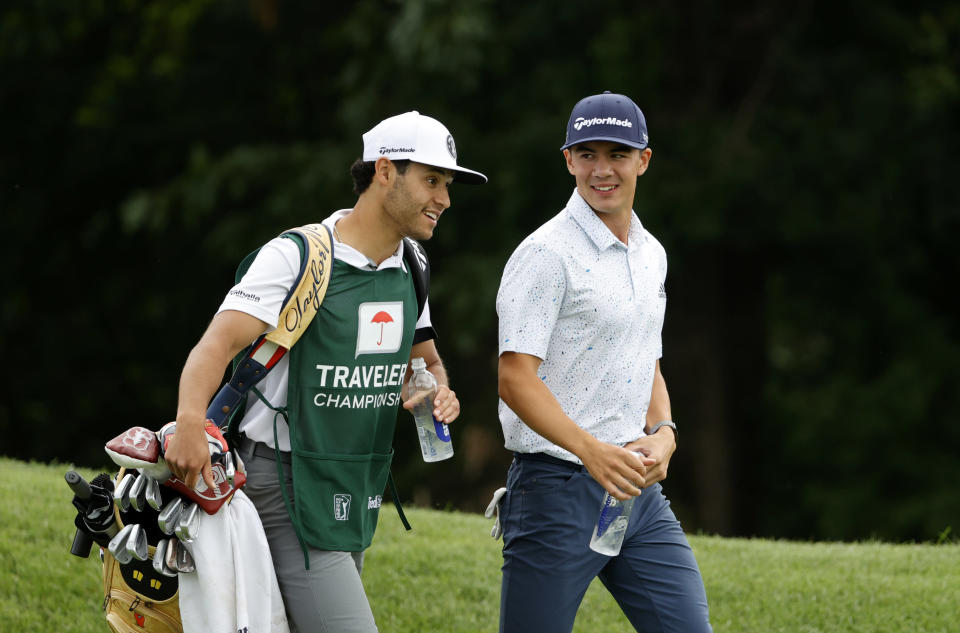 El 'look' de Patrick Cantlay, el gran número de Rory McIlroy entre cinco conclusiones del sábado en el Travelers Championship