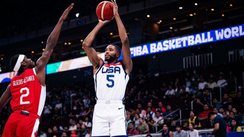 布里吉斯（Mikal Bridges）第四節飆進神奇三分，助美國逼進延長賽。（圖／翻攝自 FIBA）