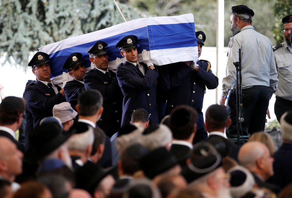 <p>The flag-draped coffin of former Israeli President Shimon Peres is carried by an honour guard at the start of his funeral ceremony at Mount Herzl cemetery in Jerusalem on Sept. 30, 2016. (REUTERS/Baz Ratner) </p>