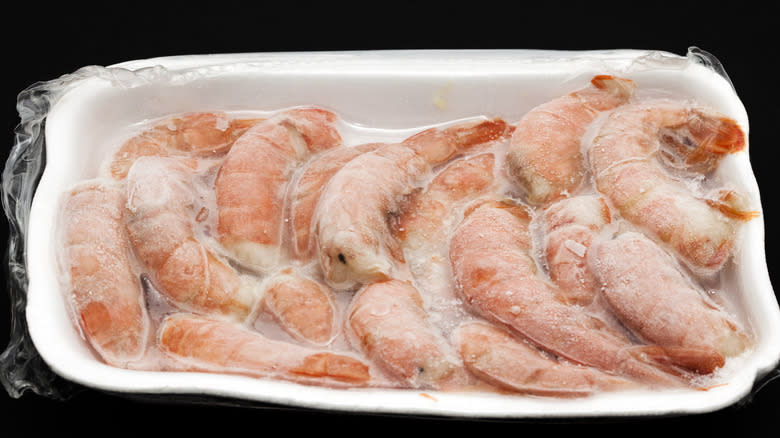 Frozen shrimp in vacuum-sealed package