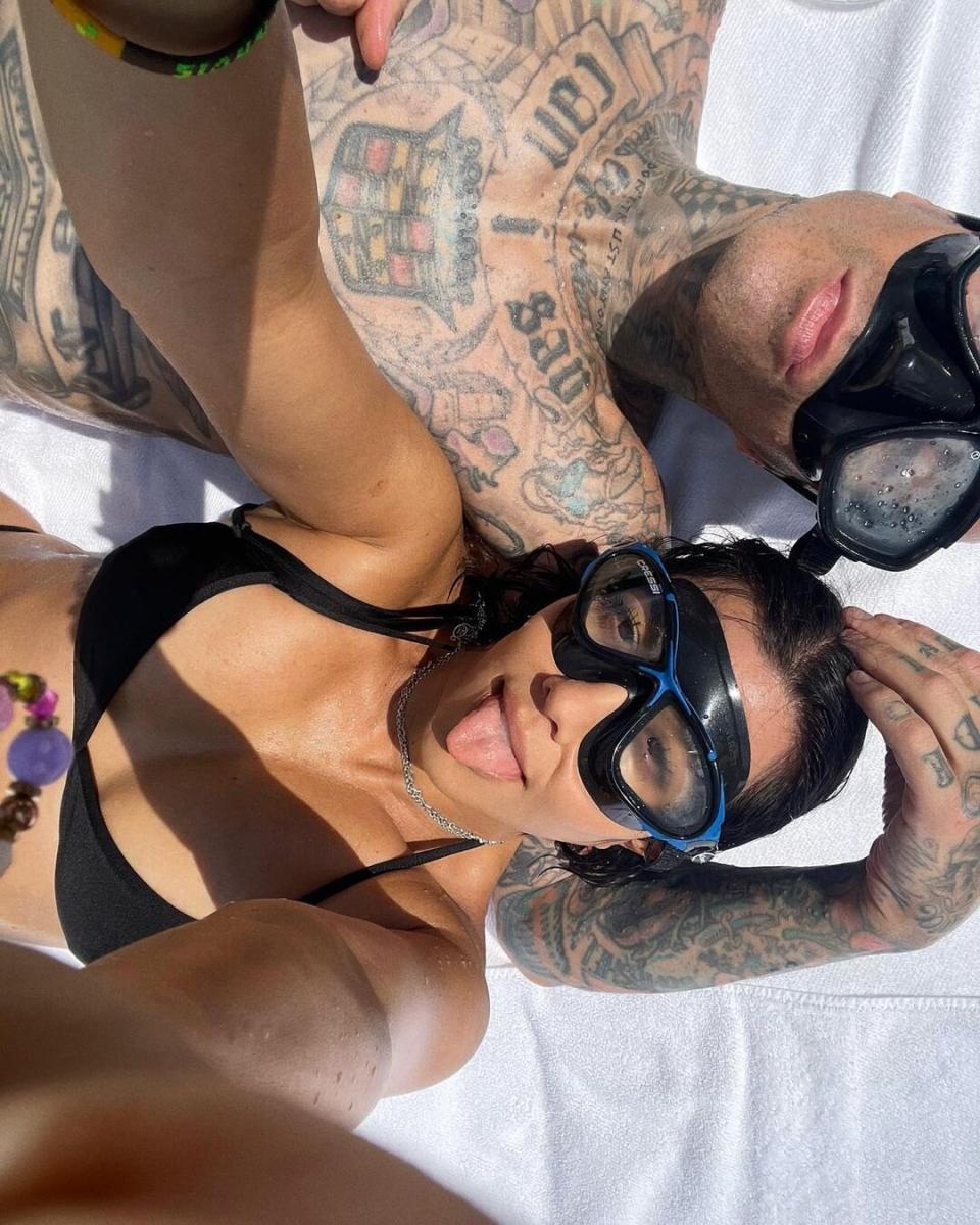 kourtney-kardashian-travis-barker-italian-riviera