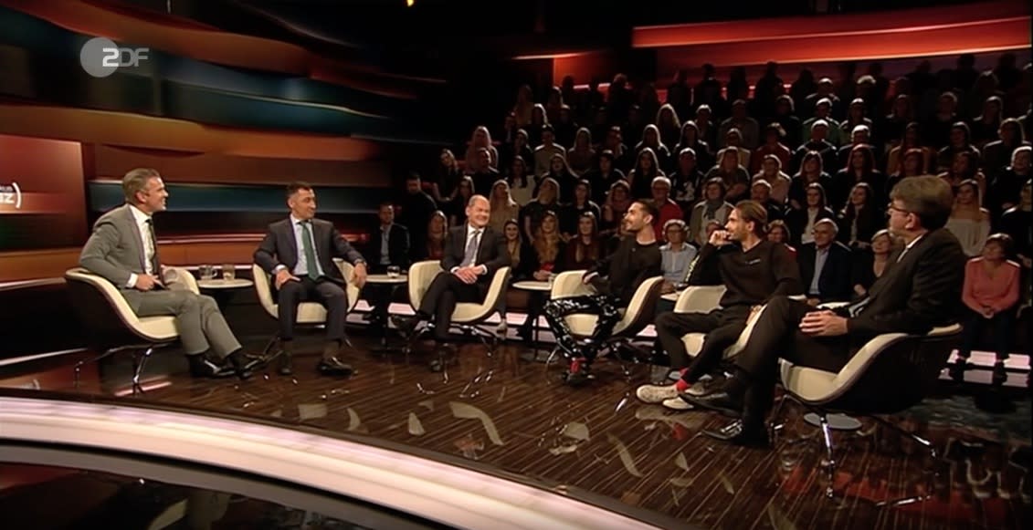 Zu Gast im Studio waren (v.l.n.r.) Grünen-Spitzenkandidat Cem Özdemir, der Erste Bürgermeister von Hamburg Olaf Scholz (SPD), Bill und Tom Kaulitz von der Band Tokio Hotel und Journalist Wolfram Weimer. (Bild: Screenshot ZDF)