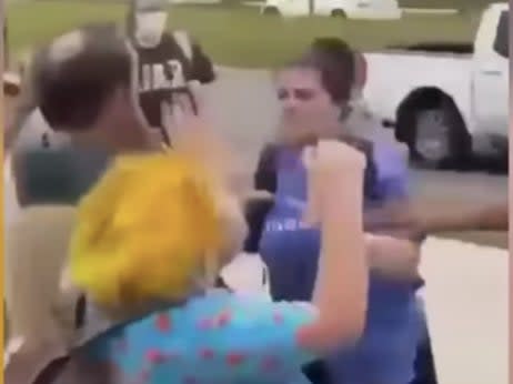 Campus fight  breaks out over sexist signs (@oldrowjaxstate / Twitter)
