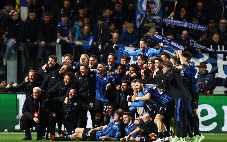 Atalanta pose for a team photo