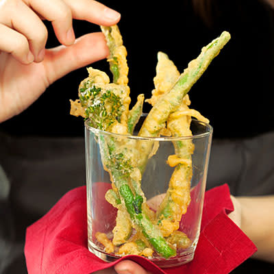 <div class="caption-credit"> Photo by: Lisa Romerein</div><div class="caption-title">Tempura Vegetables</div><b>Tempura Vegetables</b> <br> Move over, fries--these doubly crunchy veggies are the perfect complement to a crisp beer. <br> <b>Pair with:</b> Anderson Valley Brewing Company Boont Amber Ale, Kona Brewing Company Longboard Island Lager, or Sierra Nevada Pale Ale <br> <b>Recipe:</b> <br> Ingredients <br> <ul> <li>About 6 cups vegetable oil for frying </li> <li>1 1/4 cups cake flour </li> <li>1 cup light beer or amber ale </li> <li>1/2 teaspoon kosher salt </li> <li>1/4 teaspoon garlic powder </li> <li>1/4 teaspoon cayenne </li> <li>About 1 lb. precut vegetables, such as peppers, mushrooms, and broccoli florets from the salad bar or a stir-fry mix </li> <li>1/2 cup mayonnaise </li> <li>3 tablespoons whole-grain mustard </li> </ul>Preparation <br> 1. Heat oil in a wide pot over high heat until it reaches 350° on a deep-fry thermometer. Reduce heat to low. Whisk flour, beer, salt, garlic powder, and cayenne together in a medium bowl. Working in