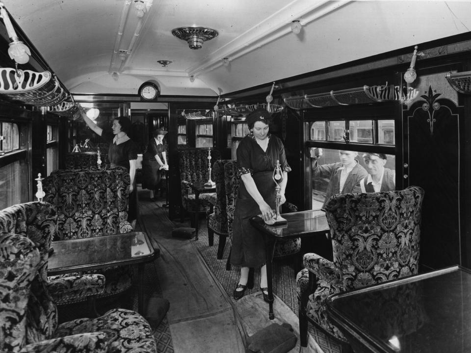 Cleaners at work in the luxurious coach Minerva in 1938.