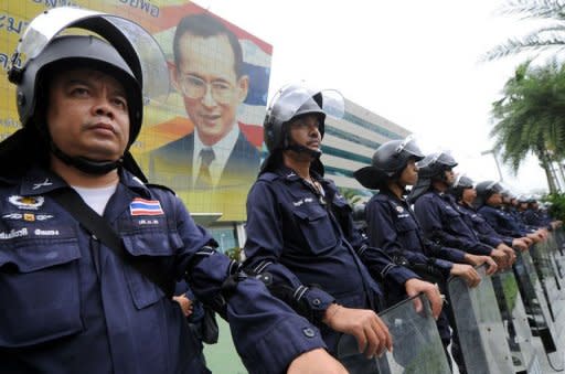 Thai riot policemen stand guard prior to a court ruling on whether plans by Prime Minister Yingluck Shinawatra's party to amend the constitution are legal, at the Constitutional Court in Bangkok on July 13, 2012