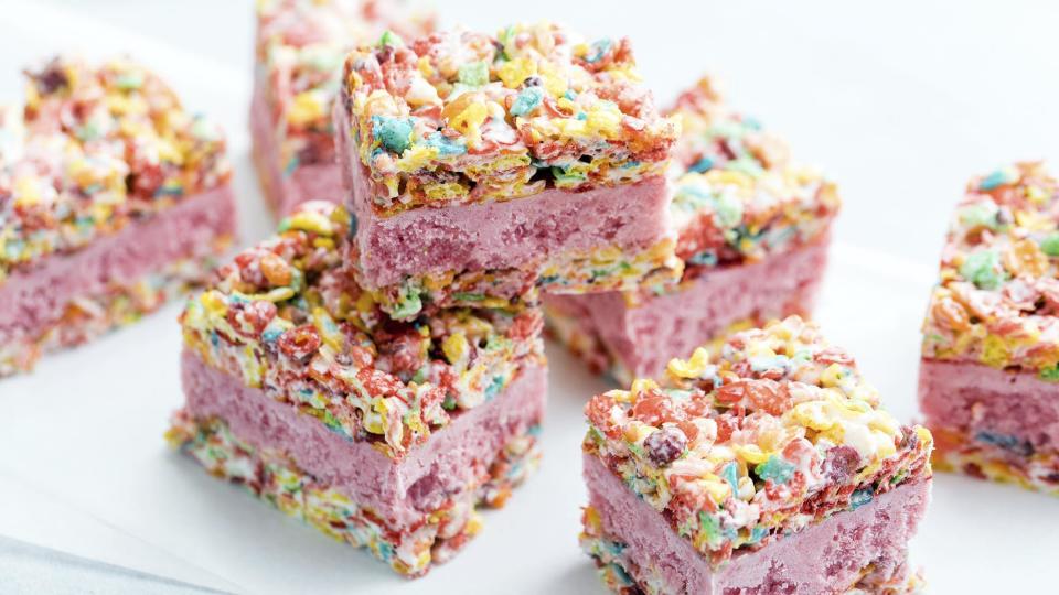 <p>These strawberry coconut ice cream sandwiches are a great dessert if you don’t eat <a href="https://www.thedailymeal.com/healthy-eating/gluten-myths-gallery?referrer=yahoo&category=beauty_food&include_utm=1&utm_medium=referral&utm_source=yahoo&utm_campaign=feed" rel="nofollow noopener" target="_blank" data-ylk="slk:gluten;elm:context_link;itc:0;sec:content-canvas" class="link ">gluten</a> or dairy — or even if you do.</p> <p><a href="https://www.thedailymeal.com/best-recipes/strawberry-coconut-ice-cream-sandwiches-dairy-gluten-free?referrer=yahoo&category=beauty_food&include_utm=1&utm_medium=referral&utm_source=yahoo&utm_campaign=feed" rel="nofollow noopener" target="_blank" data-ylk="slk:For the Strawberry Coconut Ice Cream Sandwiches recipe, click here.;elm:context_link;itc:0;sec:content-canvas" class="link ">For the Strawberry Coconut Ice Cream Sandwiches recipe, click here.</a></p>
