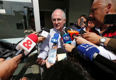 Antonio Ledezma, Venezuelan opposition leader, gives statements to the press during his arrival in Bogota, Colombia November 17, 2017. REUTERS/Jaime Saldarriaga