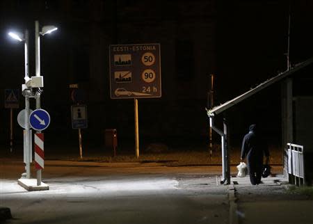 A woman walks past a border crossing point with Estonia in Valka October 25, 2013. REUTERS/Ints Kalnins