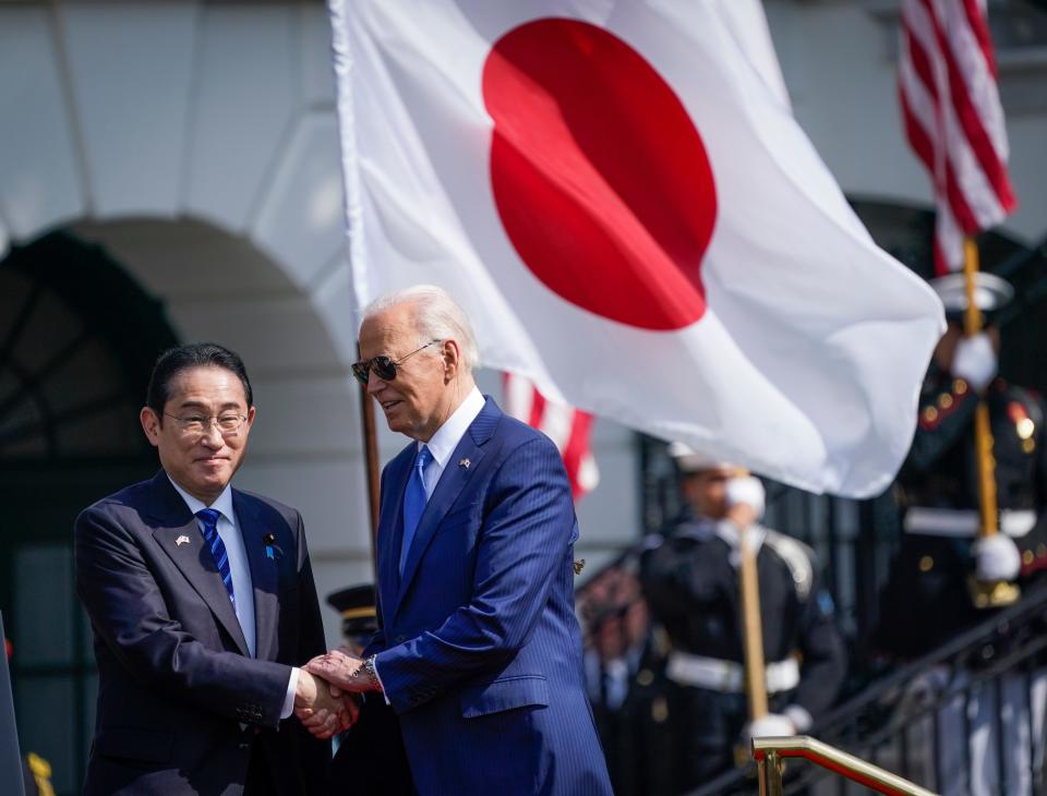 President Biden welcomes Prime Minister Kishida Fumio and Mrs. Kishida Yuko of Japan to the White House in Washington on Apr 10, 2024.