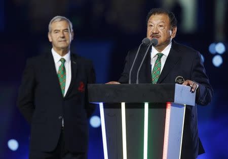 Commonwealth Games Federation President Prince Imran (R) speaks as Glasgow 2014 chairman Lord Smith of Kelvin looks on during the closing ceremony of the 2014 commonwealth games at Hampden Park in Glasgow, Scotland August 3, 2014. REUTERS/Jim Young