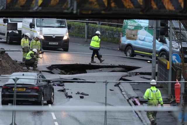 Water restored to 100 000 properties after pipe burst and closed