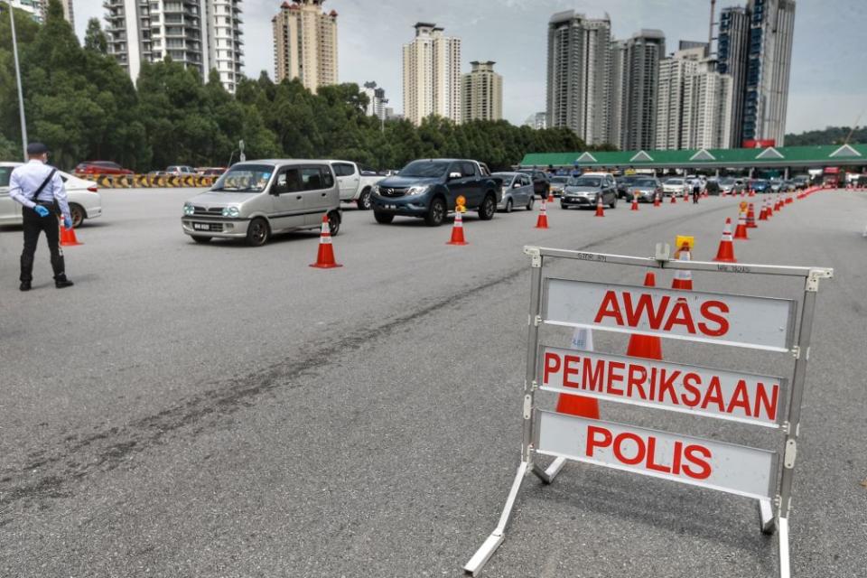 Senior Minister Datuk Seri Ismail Sabri Yaakob said the special Cabinet Committee decided today to again allow inter-state travel for emergency cases and for spouses to visit their other halves living out of state. — Picture by Ahmad Zamzahuri