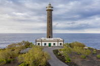 <p>Faro Punta Cumplida es un faro de 152 años de antigüedad que recientemente se ha convertido en un lujoso alojamiento en el que disfrutar de una escapada de ensueño.<br>Foto: <a rel="nofollow noopener" href="http://hafenkranhamburg.de/en/hideaways" target="_blank" data-ylk="slk:Floatel;elm:context_link;itc:0;sec:content-canvas" class="link ">Floatel</a> </p>