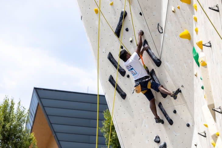 <span class="article__caption">Manikandan Kumar of India competes in the men’s Lead qualification during the 2022 IFSC Paraclimbing World Cup in Innsbruck (AUT).</span> (Photo: JAN VIRT/IFSC)