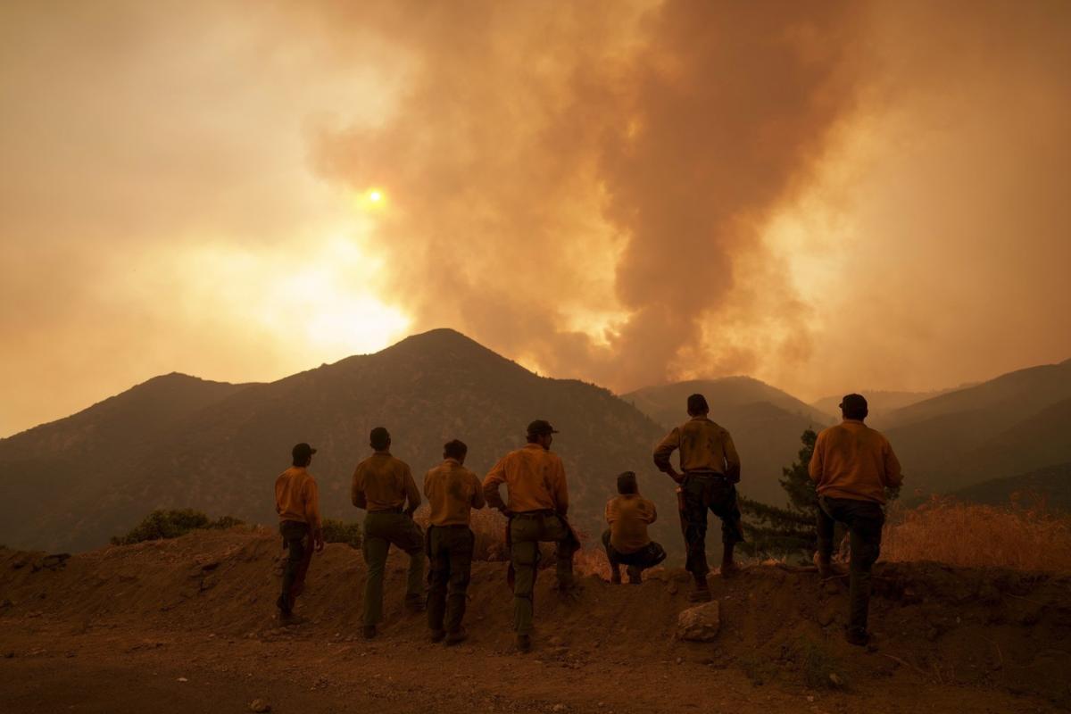 California wildfire flareup prompts evacuation in San Bernardino County