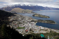 FILE PHOTO - A general view of Queenstown September 14, 2011. REUTERS/Stefan Wermuth/File Photo