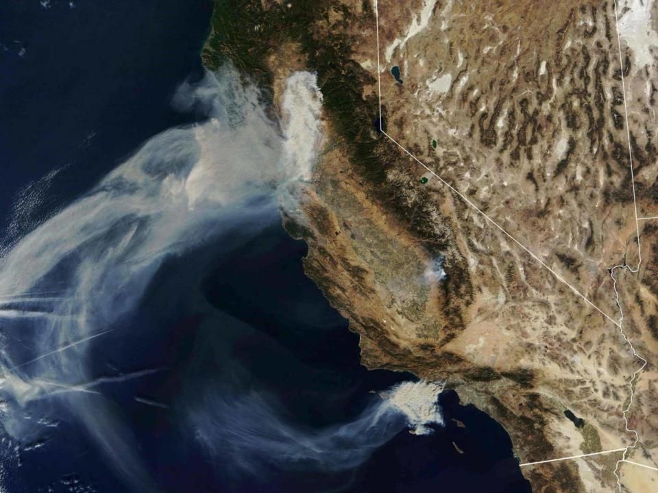 Nasa Earth Observatory satellite image captured on 9 November, 2018, shows the Camp Fire (top) burning in Paradise, California, while the Hill and Woolsey Fires (bottom) burn in nouthern California (Joshua Stevens/NASA Earth Observatory/AFP/Getty Images)