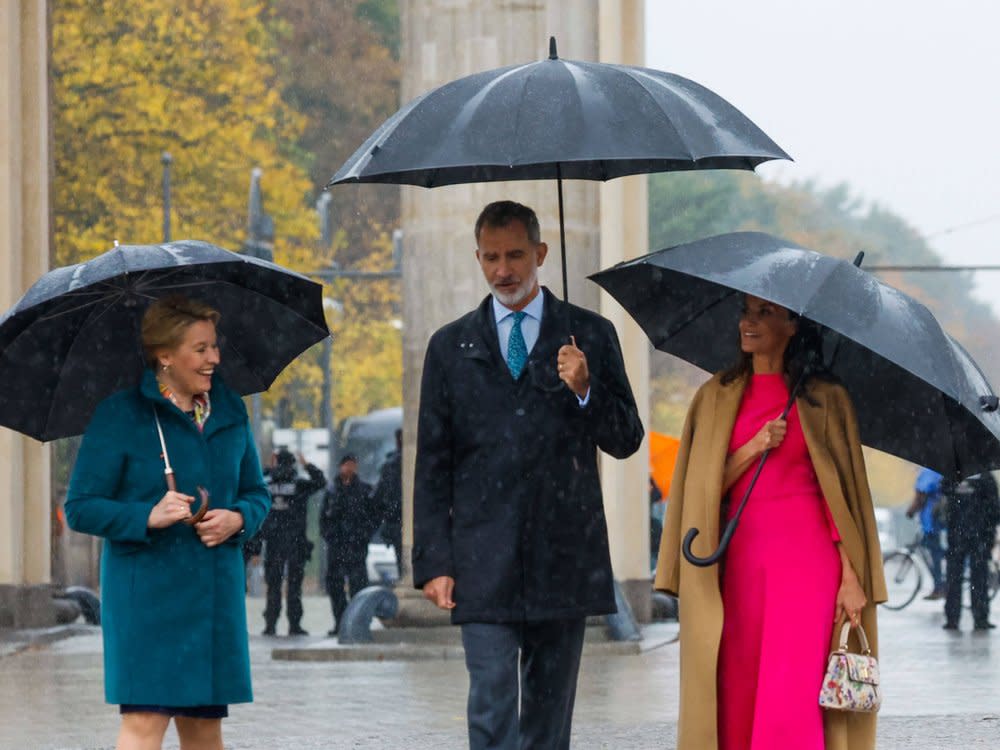 Bürgermeisterin Franziska Giffey (li.) unterhielt sich mit König Felipe VI. und Königin Letizia. (Bild: imago images/Agencia EFE/JUANJO MARTIN)