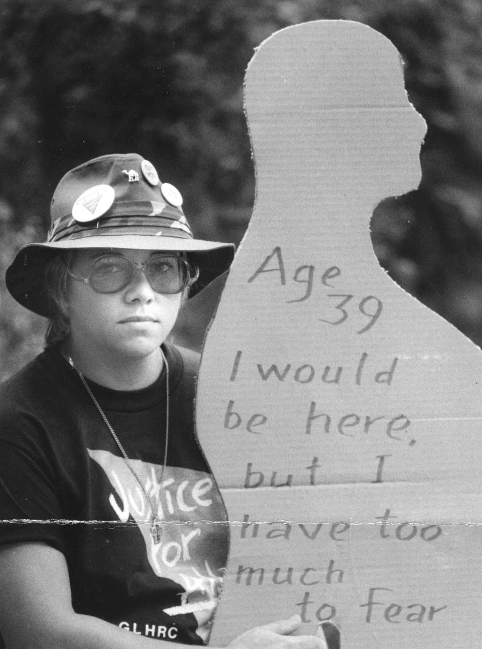 Sharon Everett said the silhouette she carried represented a friend who feared losing her job if she joined yesterday's march. June 28, 1987