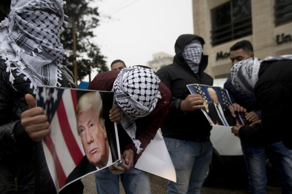 <p>Palestinians holds posters of the President Donald Trump during a protest in the West Bank City of Ramallah, Wednesday, Dec. 6, 2017. (Photo: Majdi Mohammed/AP) </p>