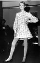 <p>In den 1960ern änderte sich der Beauty-Trend radikal zum Jungenhaften. Viele Frauen orientierten sich an dem Model und It-Girl Lesley „Twiggy“ Lawson, die mager und kindlich wirkte. Sie soll nur 43 Kilo bei 1,72 Metern gewogen haben. Übrigens wurde auch das Diät-Unternehmen „Weight Watchers“ 1963 gegründet – das Thema Gewichtsreduktion spielte eine immer größere Rolle. (Bild: AP Photo) </p>