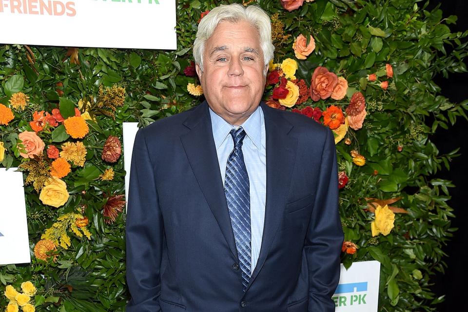 Jay Leno si è rotto la clavicola, le costole e il ginocchio in un incidente in moto la scorsa settimana