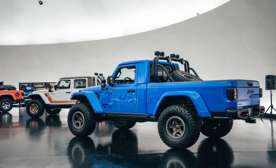 View Photos of the Jeep J6 Concept