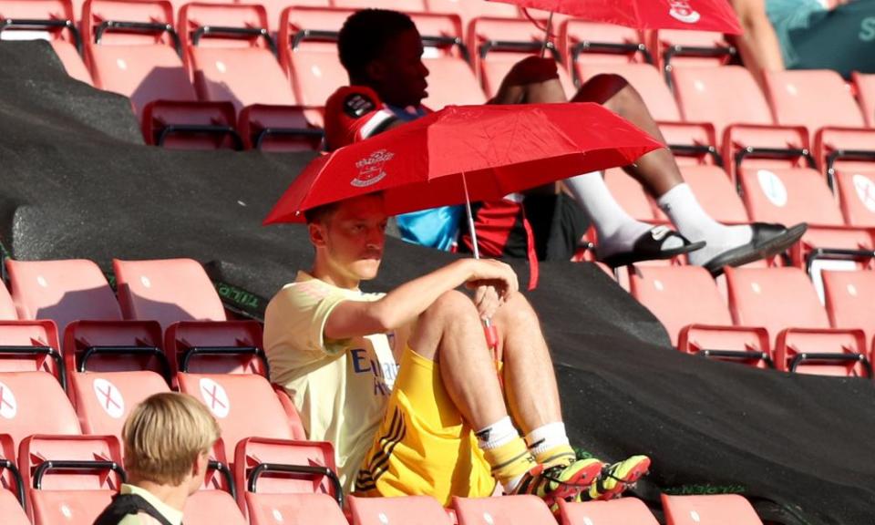 Mesut Özil watches Arsenal play Southampton in July