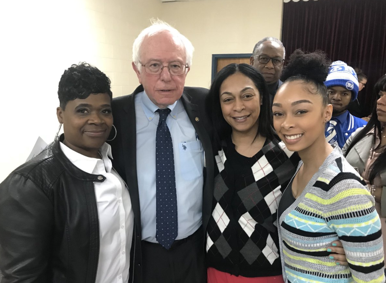 Bernie Sanders with local activists in Flint, Mich. (Photo: Twitter.com/TezlynFigaro)