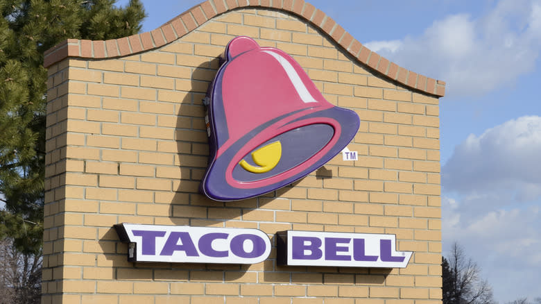 Taco Bell signage near tree