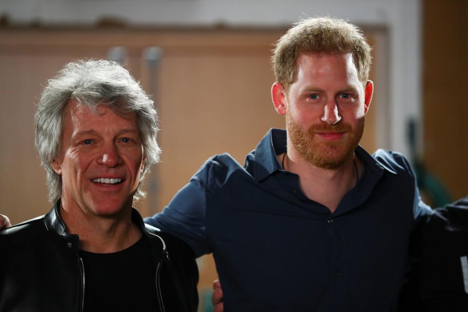 Britain's Prince Harry, Duke of Sussex (R) and US singer Jon Bon Jovi pose as hey meet with members of the Invictus Games Choir at Abbey Road Studios in London on February 28, 2020, where they were to record a special single in aid of the Invictus Games Foundation. (Photo by HANNAH MCKAY / POOL / AFP) (Photo by HANNAH MCKAY/POOL/AFP via Getty Images)