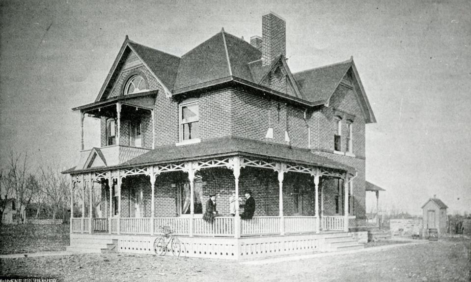 The T.H. Robertson House, 420 W. Mountain Ave., in 1894.