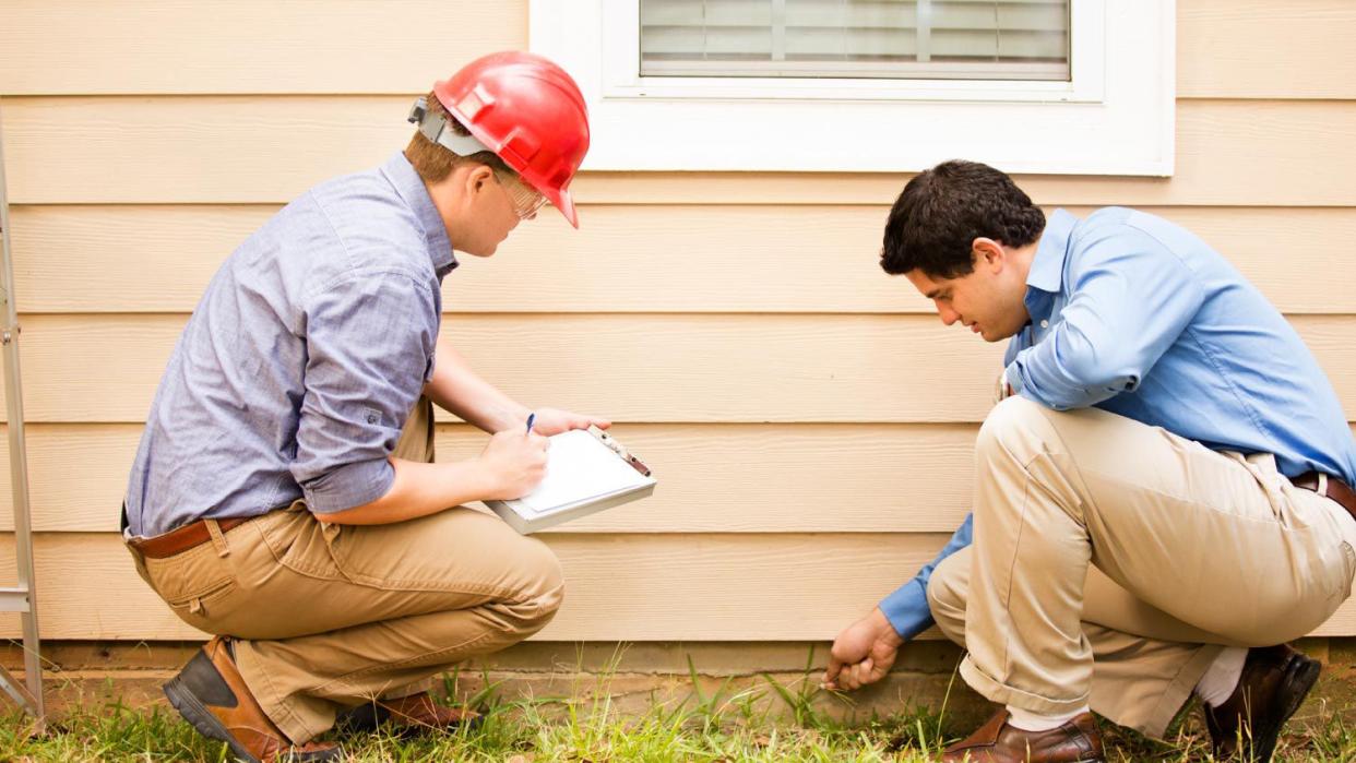 Building inspectors working