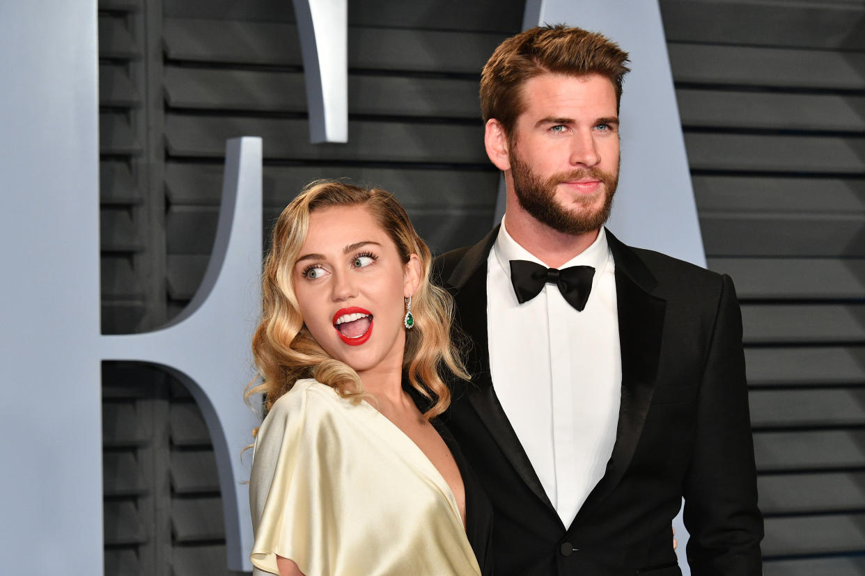 Miley Cyrus and Liam Hemsworth attend the 2018 Vanity Fair Oscar Party on March 4, 2018 in Beverly Hills, California. (Getty Images)