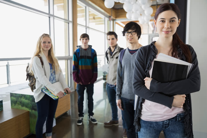 Los adolescentes deben prepararse para la vida adulta adquiriendo habilidades prácticas. – Foto: Hero Images/Getty Images