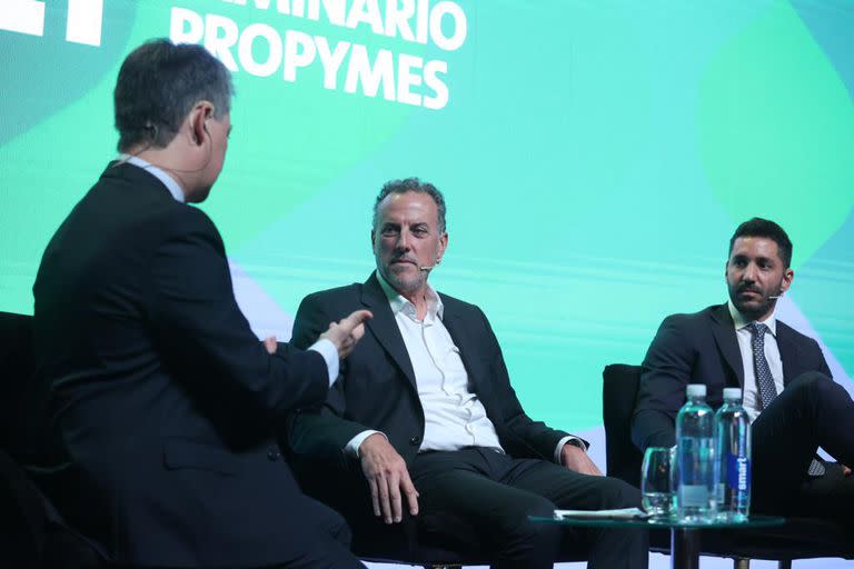 Agustín Gerez (Enarsa) y Javier Martínez Álvarez (Tenaris Cono Sur), en una charla que fue moderada por el periodista de LA NACION Pablo Fernández Blanco
