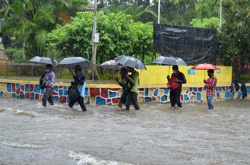 Mumbai rains. Photo: Stringer/Yahoo India