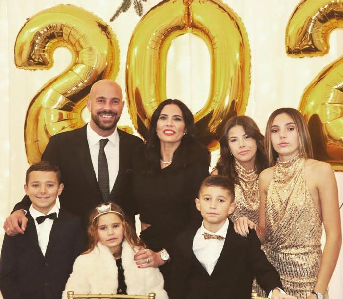 El orgullo de Pepe Reina en el debut como cantante de su hija Grecia en  'Idol Kids'