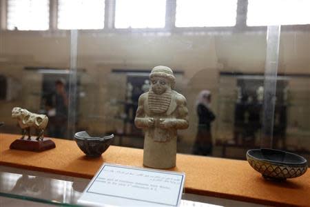 A limestone statuette from the archaelogical site of Warka is displayed at the National Museum of Iraq in Baghdad December 31, 2013. REUTERS/Ahmed Saad