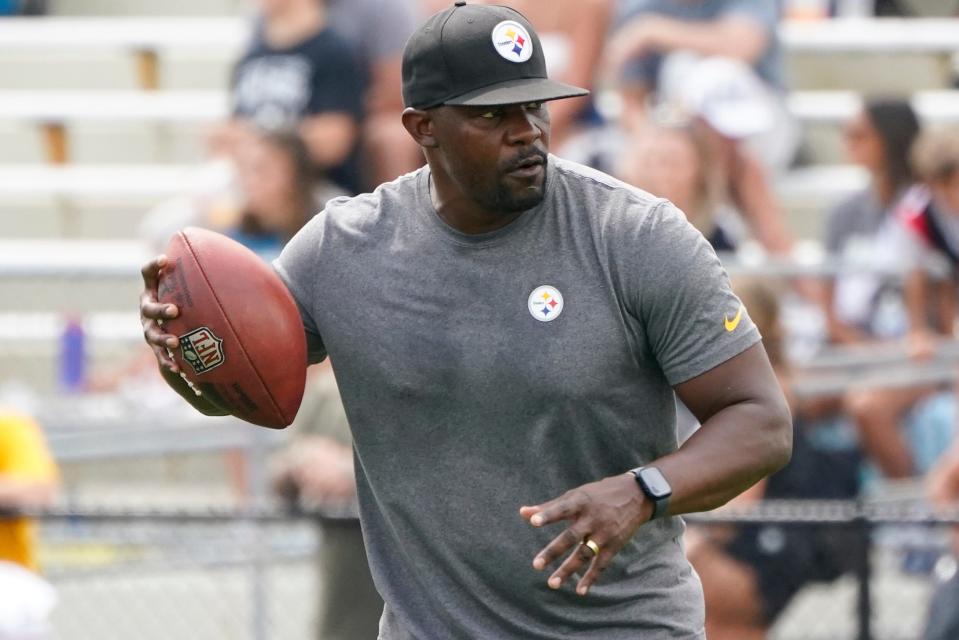 Pittsburgh Steelers senior defensive assistant Brian Flores is surging in odds to become the Arizona Cardinals' next head coach.