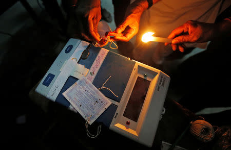Polling officials seal an Electronic Voting Machine (EVM) at a polling station after the end of the last phase of the general election in Kolkata, India, May 19, 2019. REUTERS/Rupak De Chowdhuri