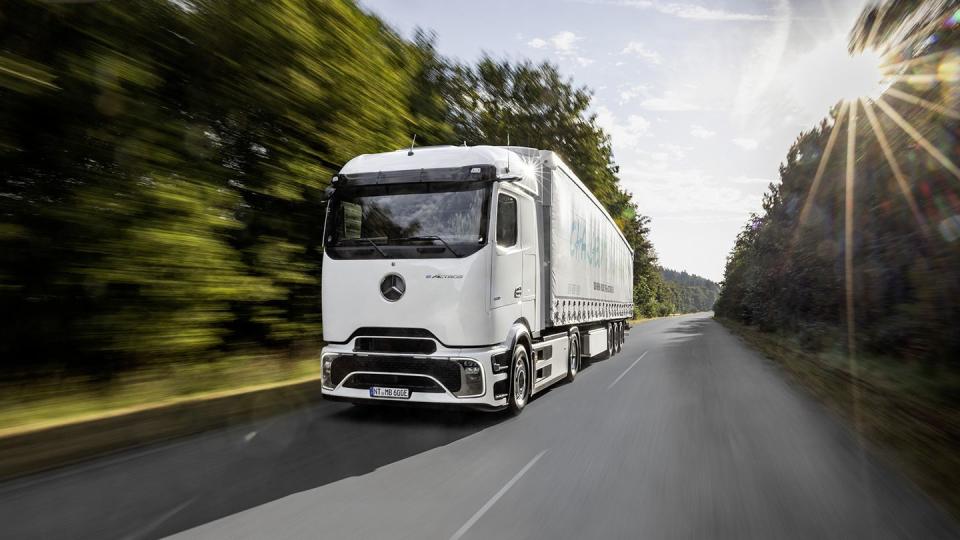 eactros 600 sattelzugmaschine zero emission co2 neutral electric battery e mobility e truck weltpremiere mercedes benz